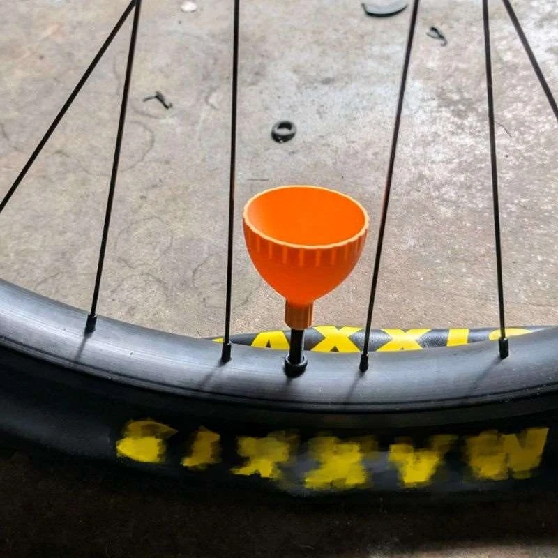 Fahrrad-Reifenventil-Öleinfülltrichter, 3 Farben, Kunststofftrichter – Image 4